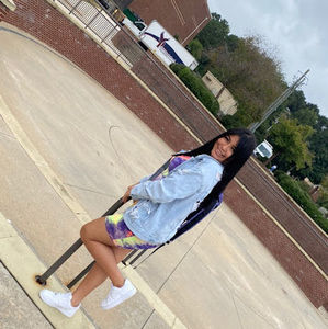 Meet your Posher, Leonela